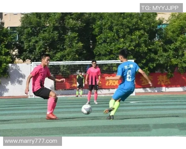 江苏足球明星李红军的辉煌职业生涯与成就回顾